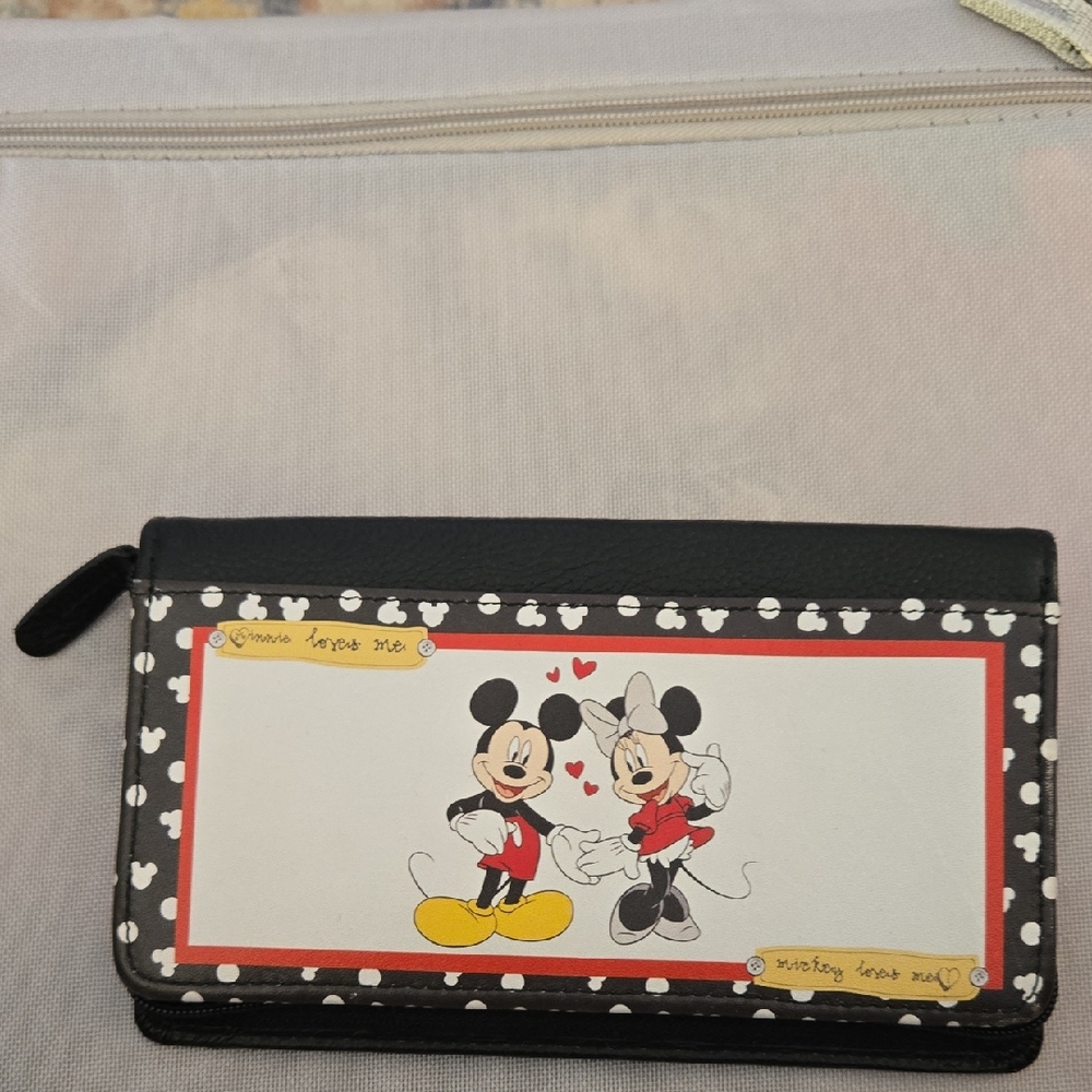 Bradford Exchange Cheekbook Wallet. Disney Mickey and Minnie Mouse Wallet